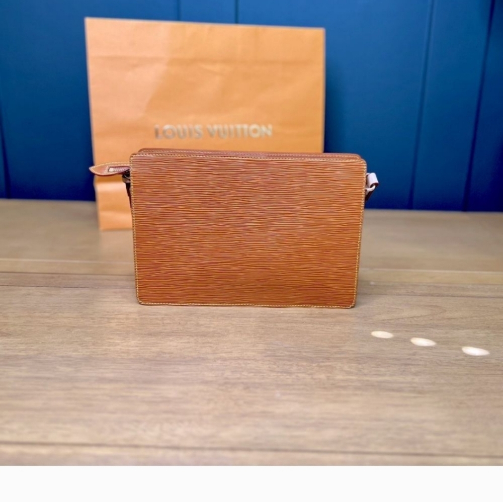 100 PERCENT Louis Vuitton Pochette Homme tan Epi leather crossbody bag